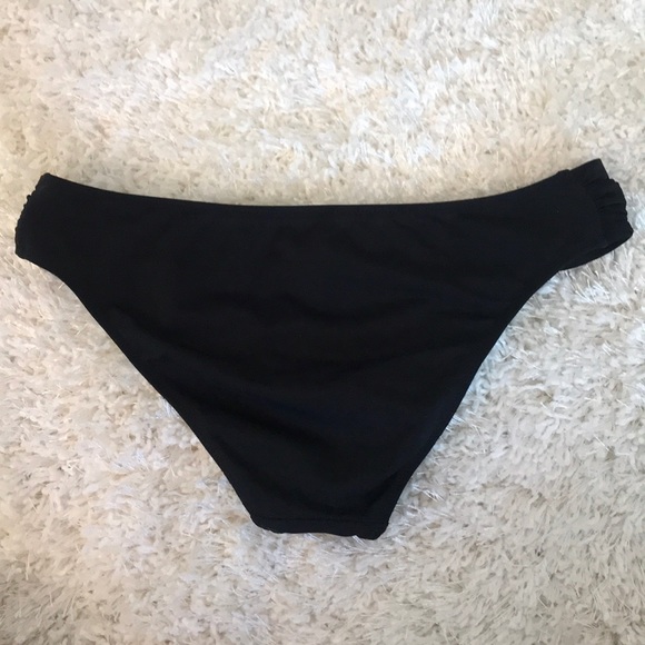 A black bikini bottom - Picture 2 of 2
